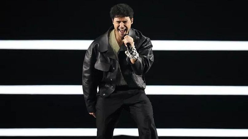 La pop star suédoise Eric Saadé, d'origine palestinienne, portait un keffieh à son poignet.