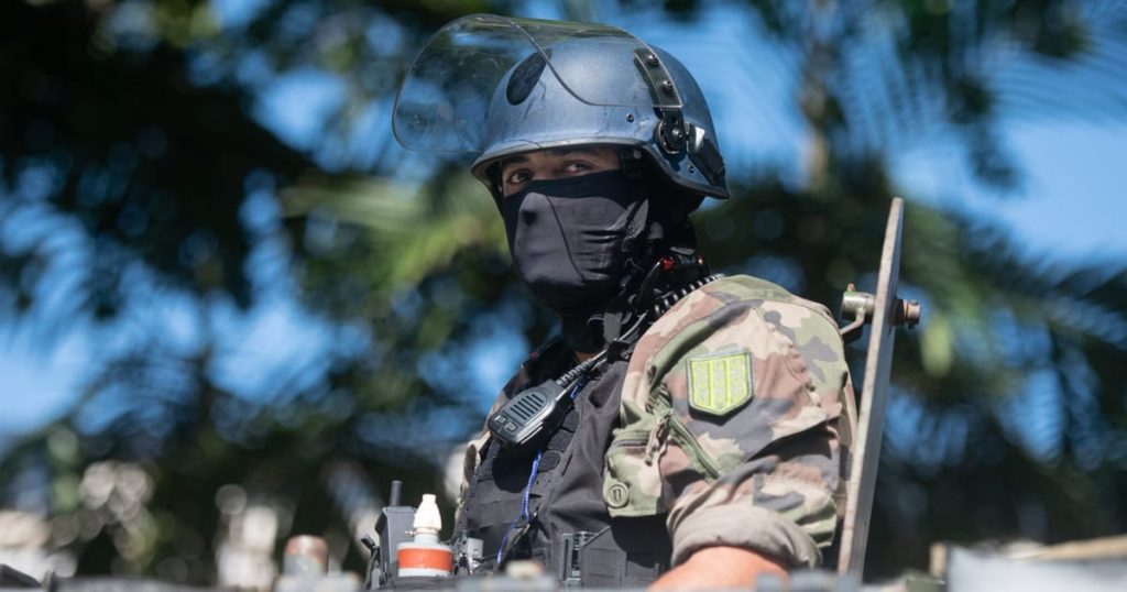 La France lance des mesures de répression en Nouvelle-Calédonie alors que des émeutes meurtrières font rage