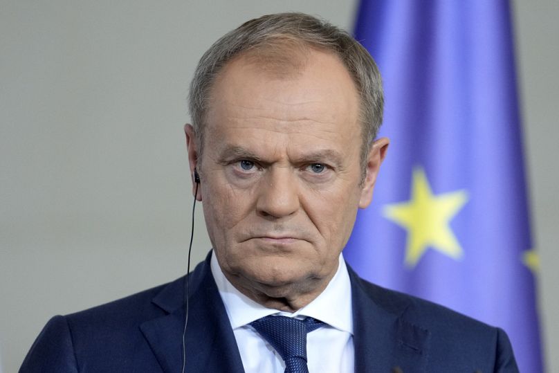 Le Premier ministre polonais Donald Tusk écoute les médias à Berlin, en Allemagne, le vendredi 15 mars 2024.