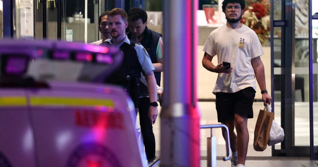 Macron salue les « héros » français qui sont intervenus dans les attentats au couteau à Sydney