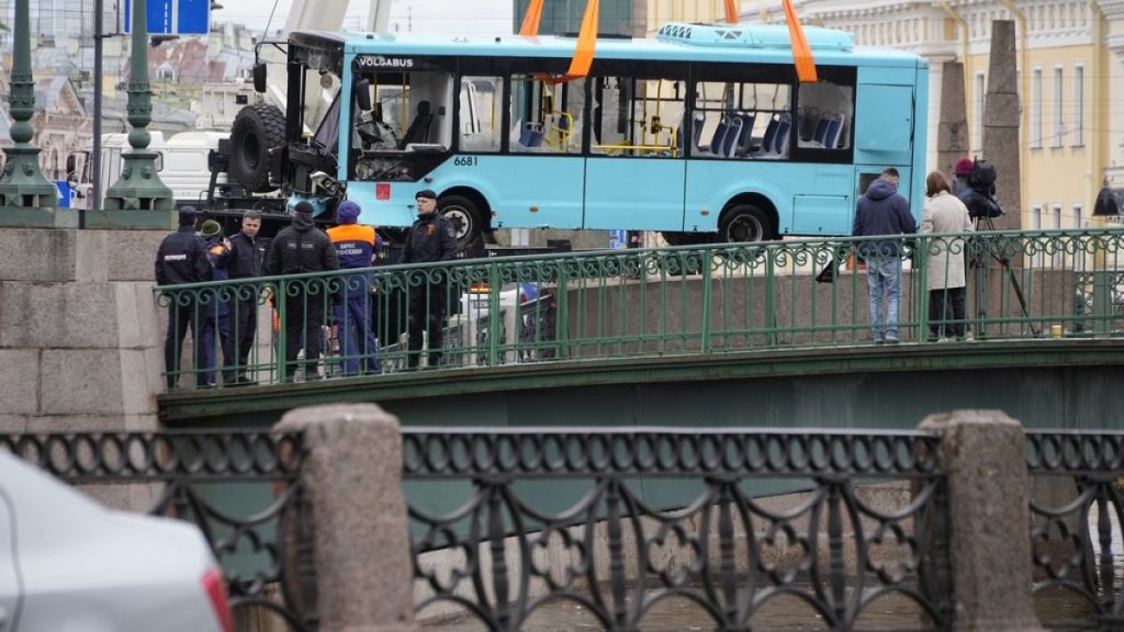 Crashed bus being lifted out of the river in St. Petersburg, May 10th 2024