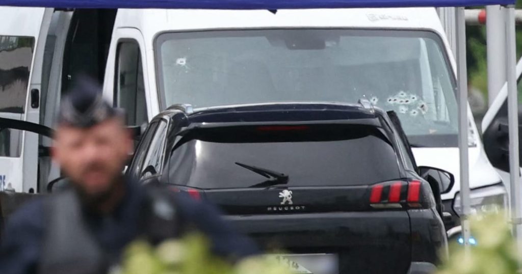 Une chasse à l'homme en cours en France après la mort de deux policiers lors de l'évasion d'un prisonnier