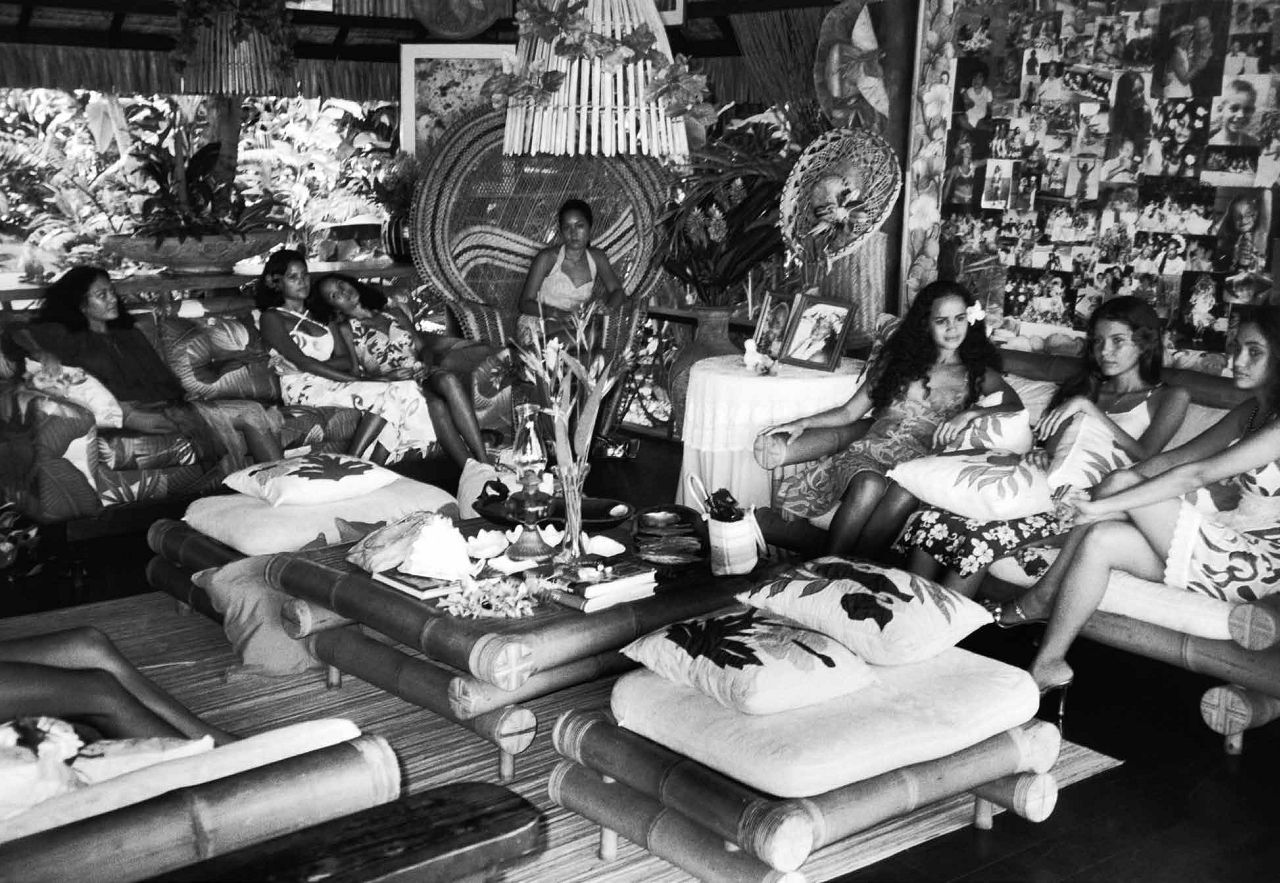 Page 116 du livre de photographies Tahiti Surf de Michel Haddi