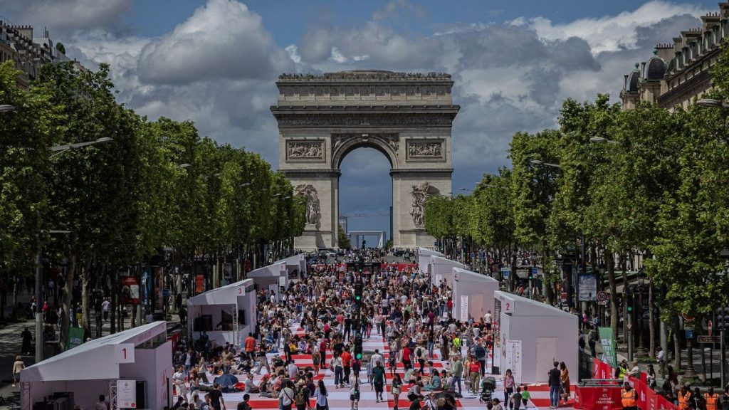 Grand picnics and car-free streets: How Paris is helping cyclists and walkers reclaim the city.