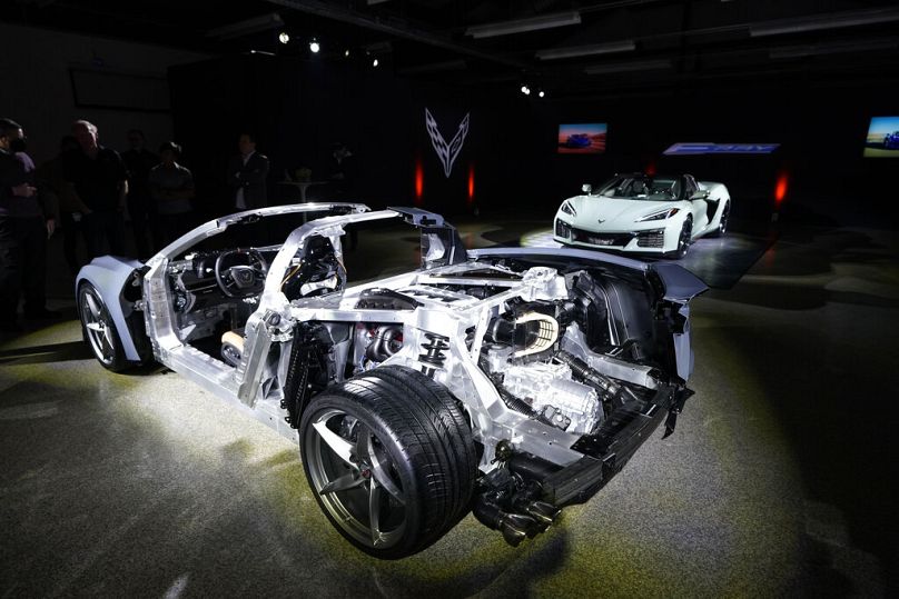 Un modèle en coupe de la Corvette E Ray 2024 est exposé à Milford, Michigan, janvier 2023