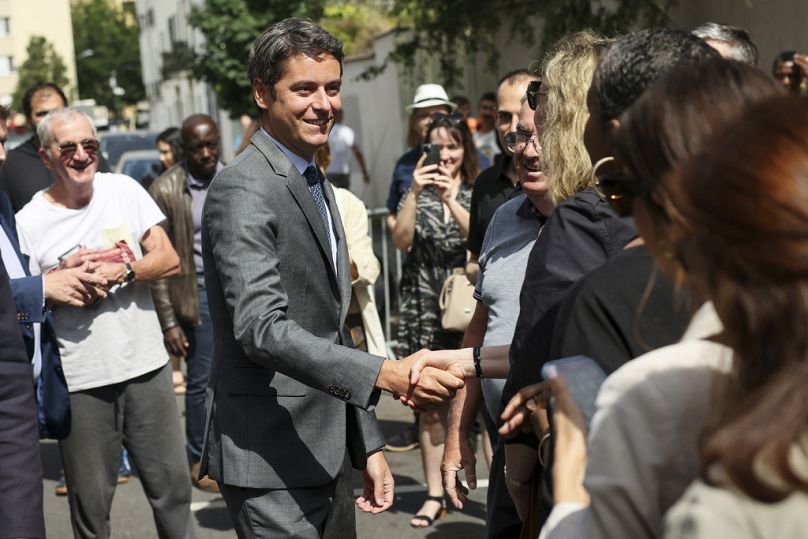 Le Premier ministre français Gabriel Attal arrive pour voter pour le premier tour des élections législatives à Vanves, près de Paris, le dimanche 30 juin 2024.