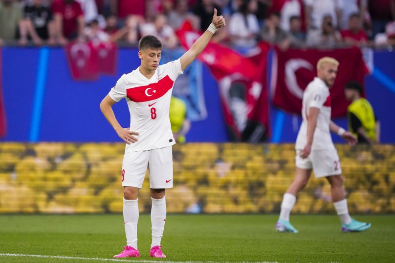 La joueuse turque Arda Guler lors d'un match du groupe F entre la République tchèque et la Turquie lors du tournoi Euro 2024 à Hambourg, en Allemagne, le mercredi 26 juin 2024