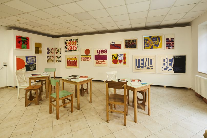 Les affiches aux slogans graphiques de Corita Kent - qui a passé une partie de sa vie comme religieuse