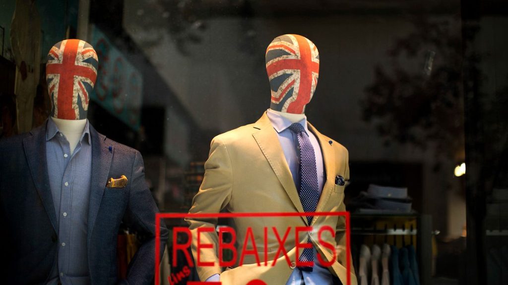 Mannequin with their heads decorated with Great Britain