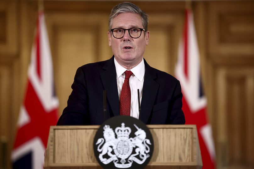 Le Premier ministre britannique Keir Starmer s'exprime lors d'une conférence de presse au 10 Downing Street, à Londres, à la suite des affrontements qui ont suivi l'incident de Southport.