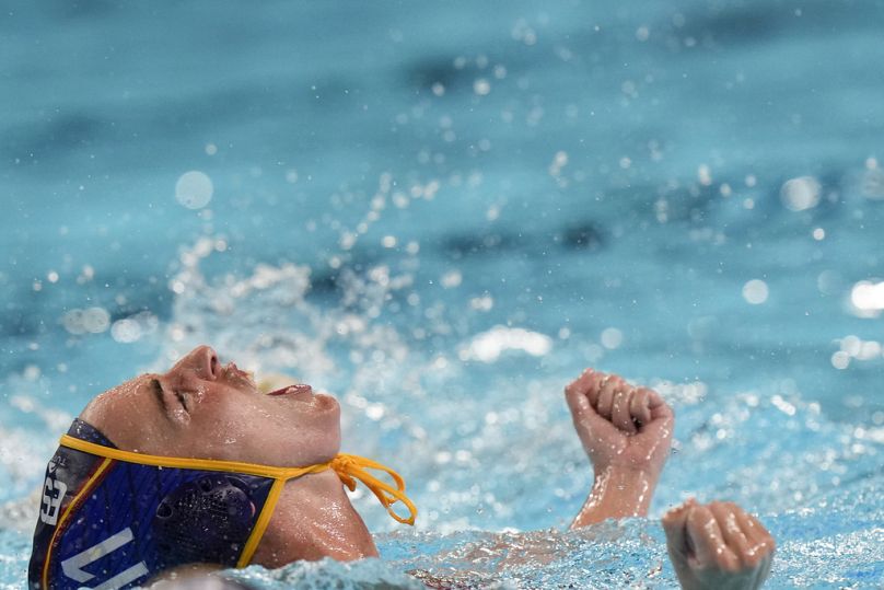 L'Espagnole Maica Garcia Godoy célèbre son but lors du match pour la médaille d'or de water-polo féminin entre l'Australie et l'Espagne
