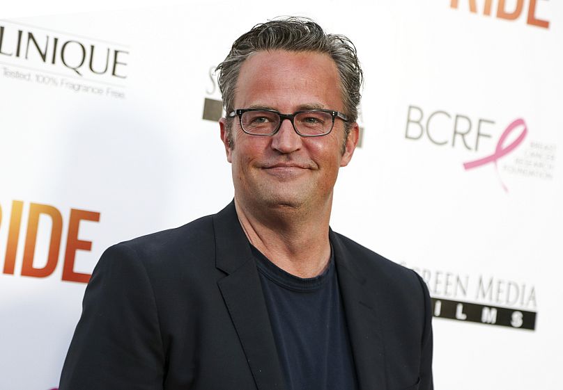 Matthew Perry apparaît à la première de 