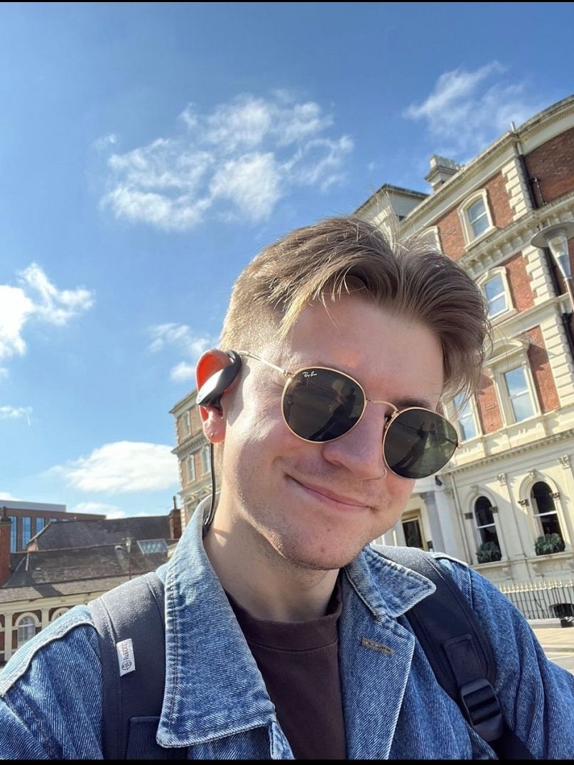 Tom, 23 ans, préfère un voyage culturel à des vacances festives