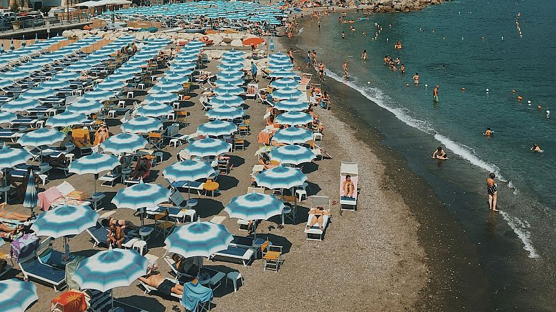 Les plages italiennes sont dominées par les concessions.