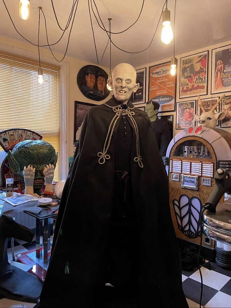 La collecte de supports physiques cinématographiques mène rapidement à la collecte de souvenirs cinématographiques !