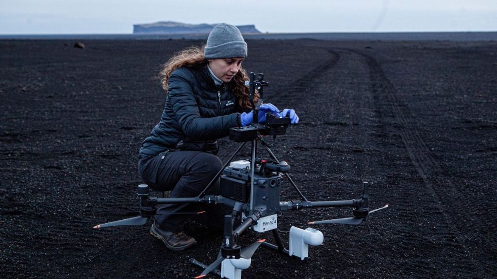 10. PhD student Polly Foster changes the slides placed on the drone, as several measures at different heights are collected within the Myrdalssandur desert.