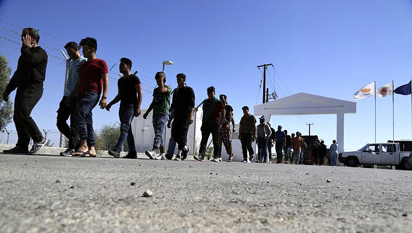 Plusieurs pays de l'UE ont suspendu leurs décisions concernant les demandes d'asile déposées par des ressortissants syriens.