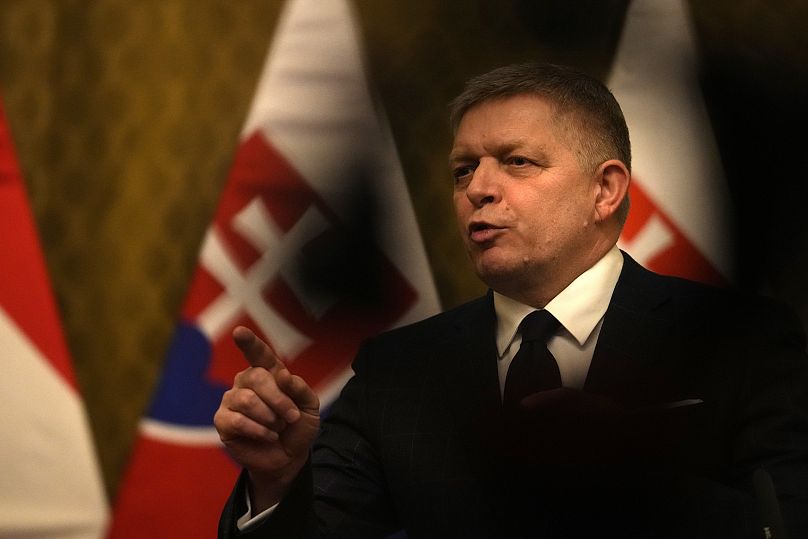 Le Premier ministre slovaquien, Robert Fico, s'adresse aux médias lors d'une réunion avec son homologue hongrois Viktor Orban à Bratislava, 21 janvier 2025