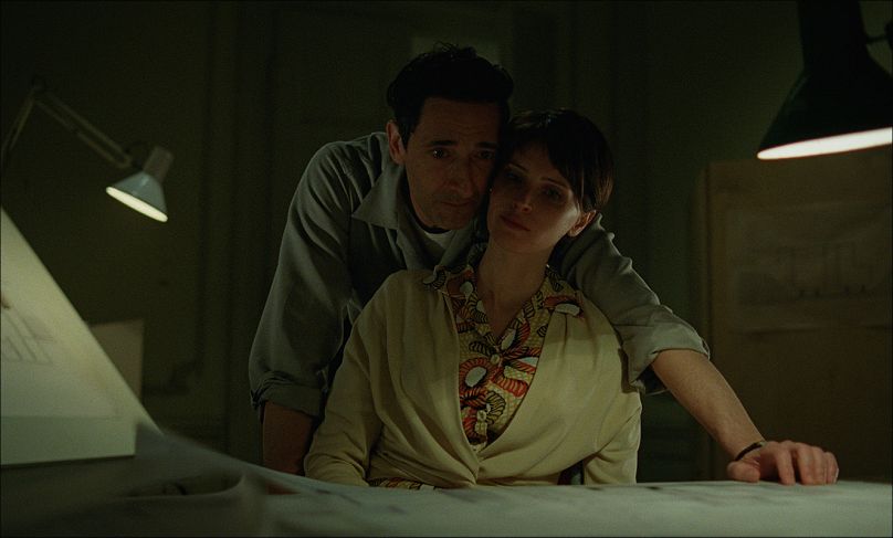 Adrien Brody et Felicity Jones dans