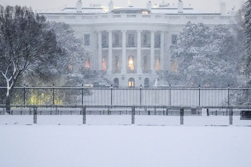 La Maison Blanche lors d'une tempête de neige hivernale à Washington, le lundi 6 janvier 2025