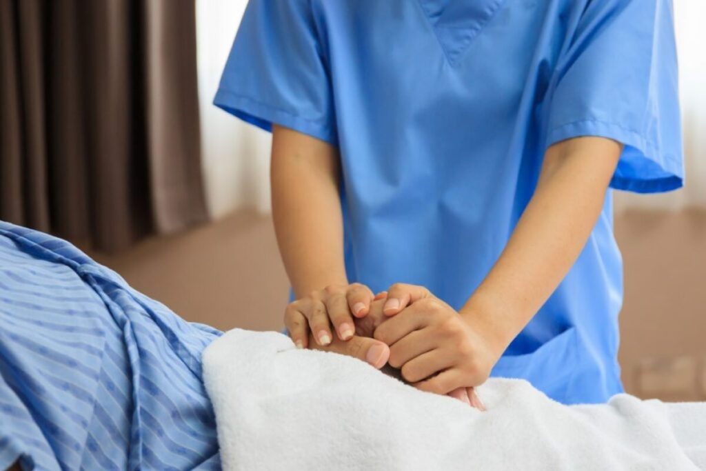 Sa famille reste à son chevet