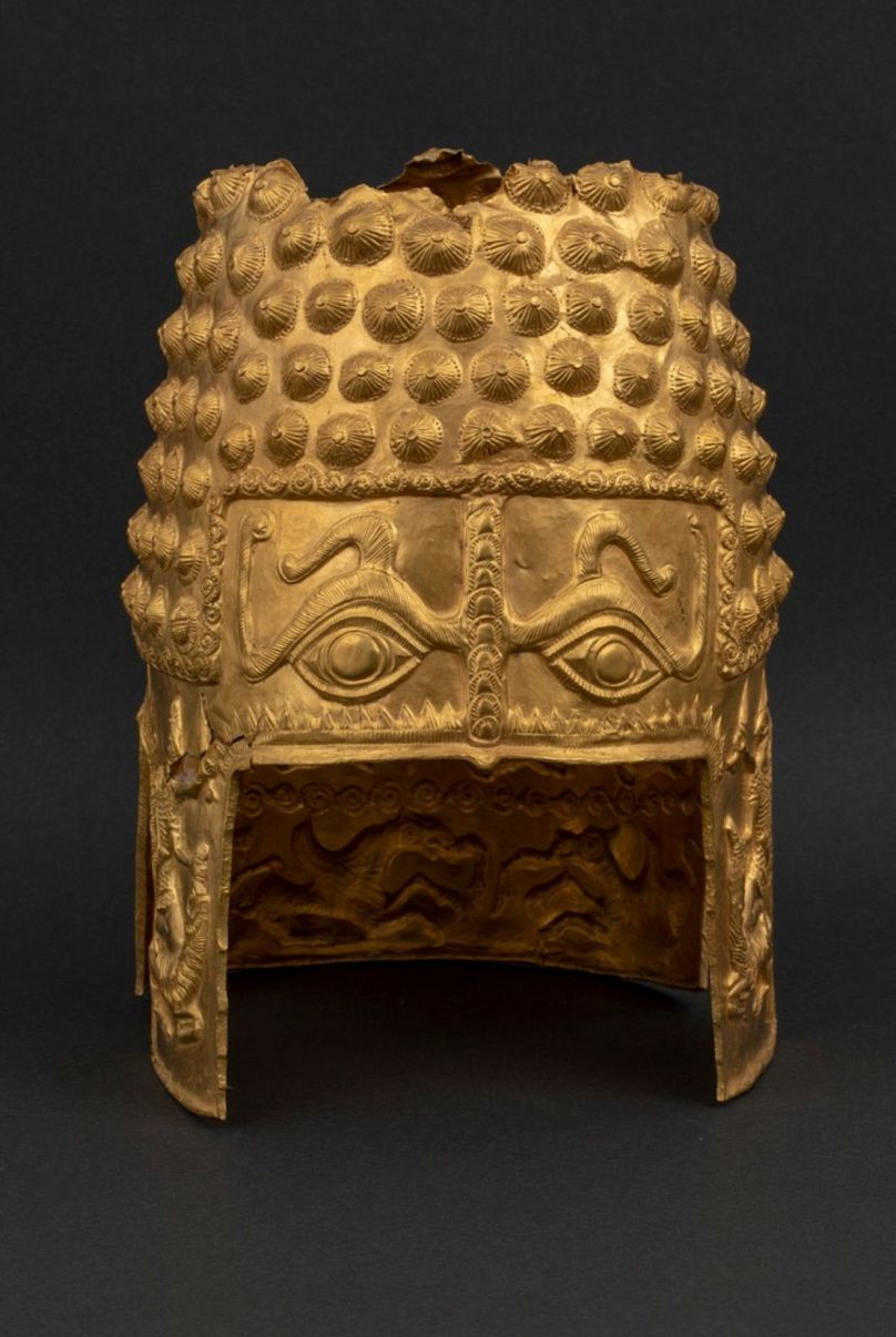Cette image non datée fournie par le Musée Drent montre le casque Golden Cotofenesti.