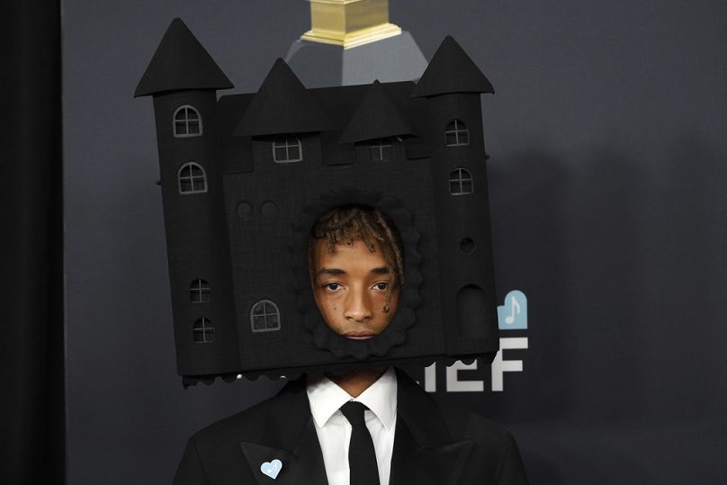 Jaden Smith portait… un château? Sur sa tête?