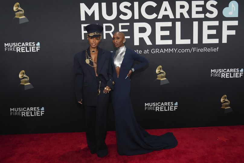 Janelle Monae, à gauche, et Cynthia Erivo arrivent aux 67e prix annuels des Grammy