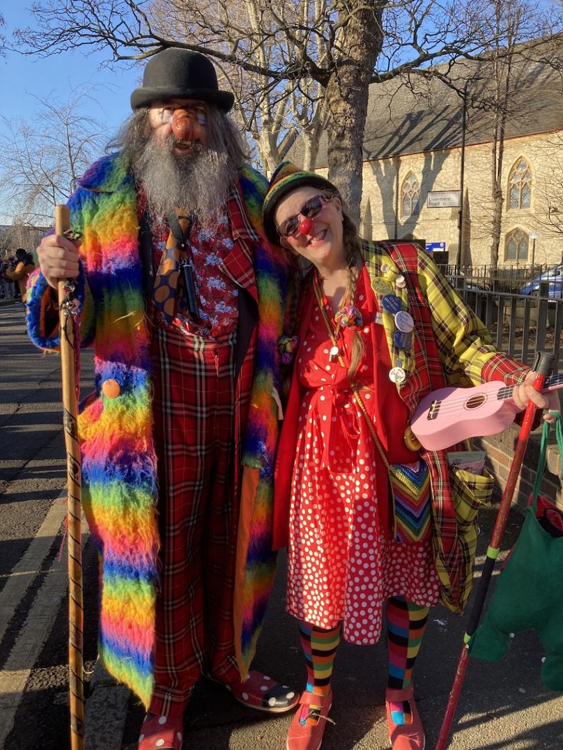 Eek et Sud Oddball, un clown jonglant professionnel