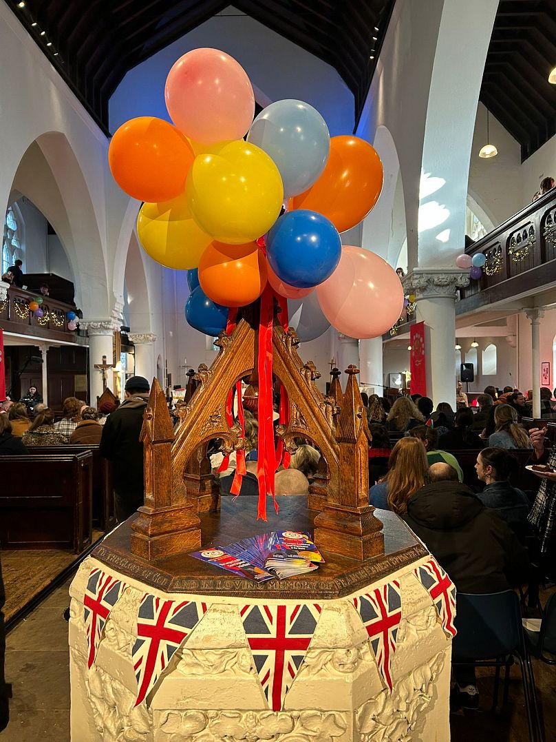 Inside All Saints Church, Haggerston, Londres