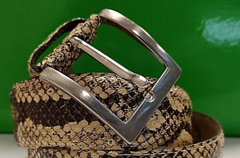Les produits de la peau Python, comme celui saisi en Italie, sont perçus comme des articles haut de gamme ou luxueux.