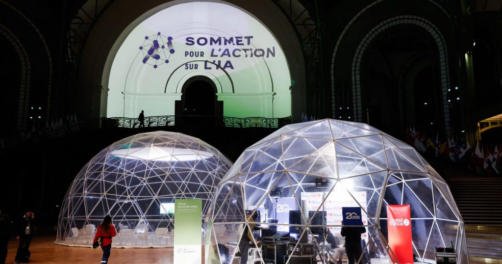 Le grand espoir de l'IA de la France voit l'opportunité dans le succès du chatbot chinois