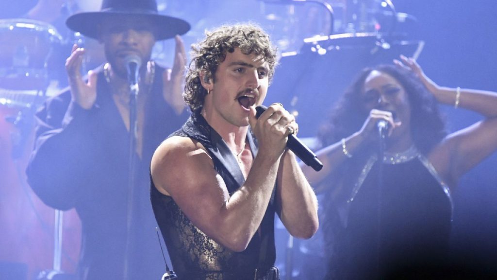 Benson Boone, center, performs during the Pre-Grammy Gala on Saturday, Feb. 1, 2025, at the Beverly Hilton Hotel in Beverly Hills, Calif.
