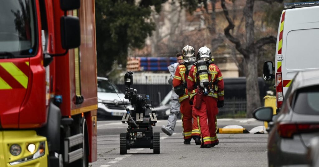 Des appareils explosifs rudimentaires lancés dans le consulat russe à Marseille
