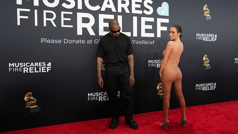 Kanye West, à gauche, et Bianca Censori arrivent aux 67e prix annuels Grammy 