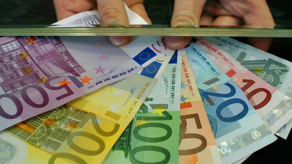 FILE: Euro bank notes