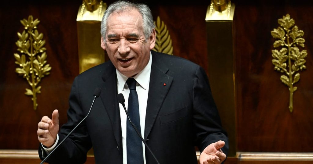 Le Premier ministre français Bayrou survit à des votes sans confiance grâce à l'extrême droite