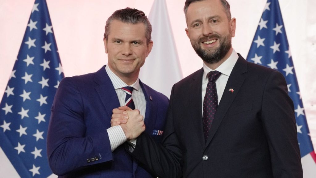 US Defence Secretary Pete Hegseth (left) and Polish Defence Minister Władysław Kosiniak-Kamysz (right) at a joint press conference.