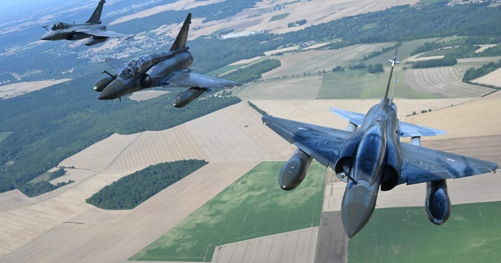 Les premiers avions de chasse français haut de gamme arrivent en Ukraine
