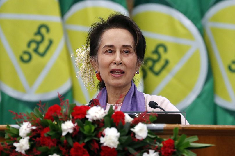 Le leader déchu du Myanmar, Aung San Suu Kyi, prononce un discours lors d'une réunion sur le développement de l'éducation à Naypyidaw, 28 janvier 2020