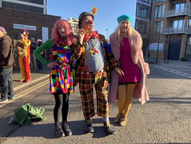 Amber Bryce avec Mattie le clown et ami