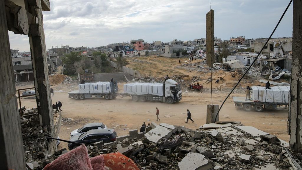 Humanitarian aid trucks enter through the Kerem Shalom crossing from Egypt into Gaza, 22 January, 2025