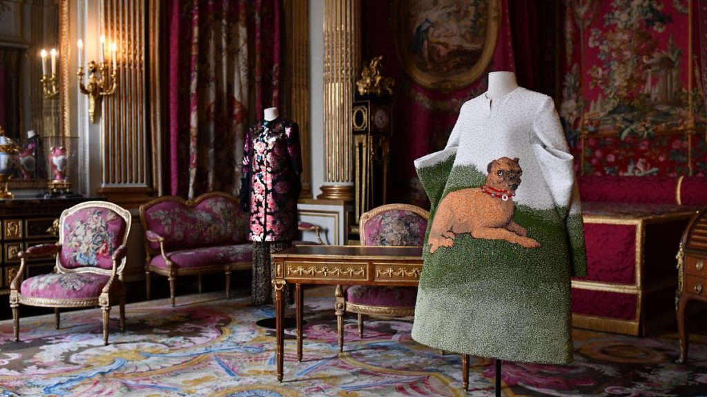 Nourriture et mode: le musée du Paris Louvre met la gastronomie et la haute couture sur la table