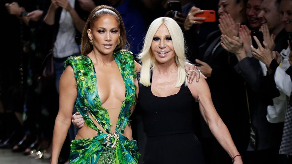 A look so iconic, J-Lo and Donatella revisited it in 2019
