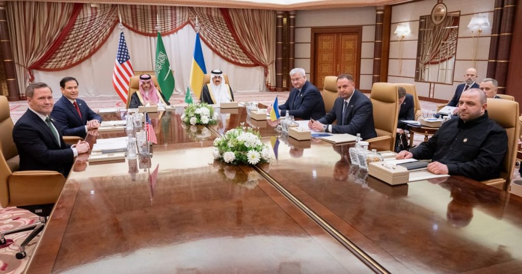 Aux États-Unis pour réintégrer l'aide à l'Ukraine après des pourparlers de cesse-feu saoudiens