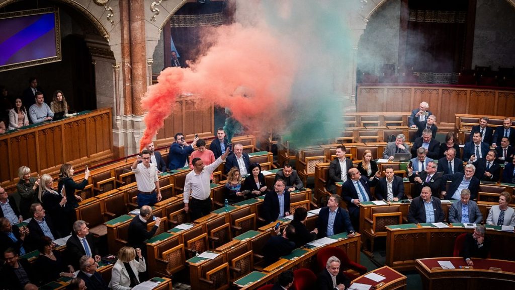 National smoke in the chamber of the Parliament