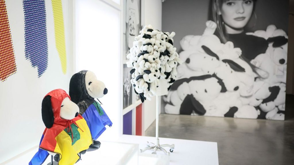 La nouvelle exposition Snoopy mélange les arachides et la haute couture