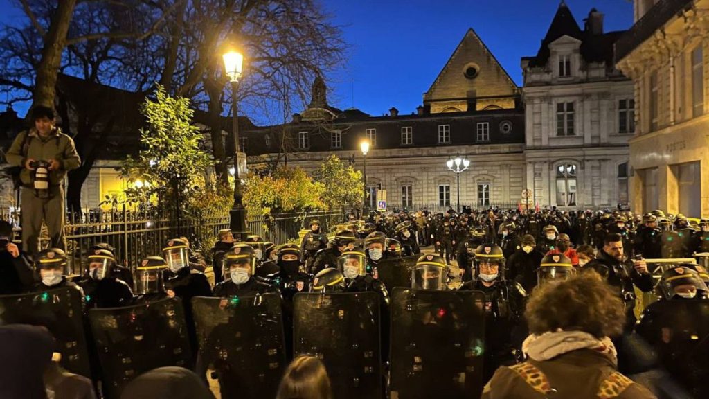 Eviction at the Gaîté lyrique