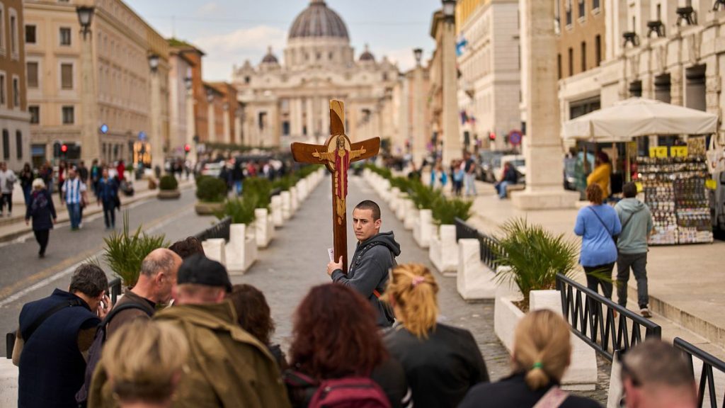 Faithful on pilgrimage to St Peter