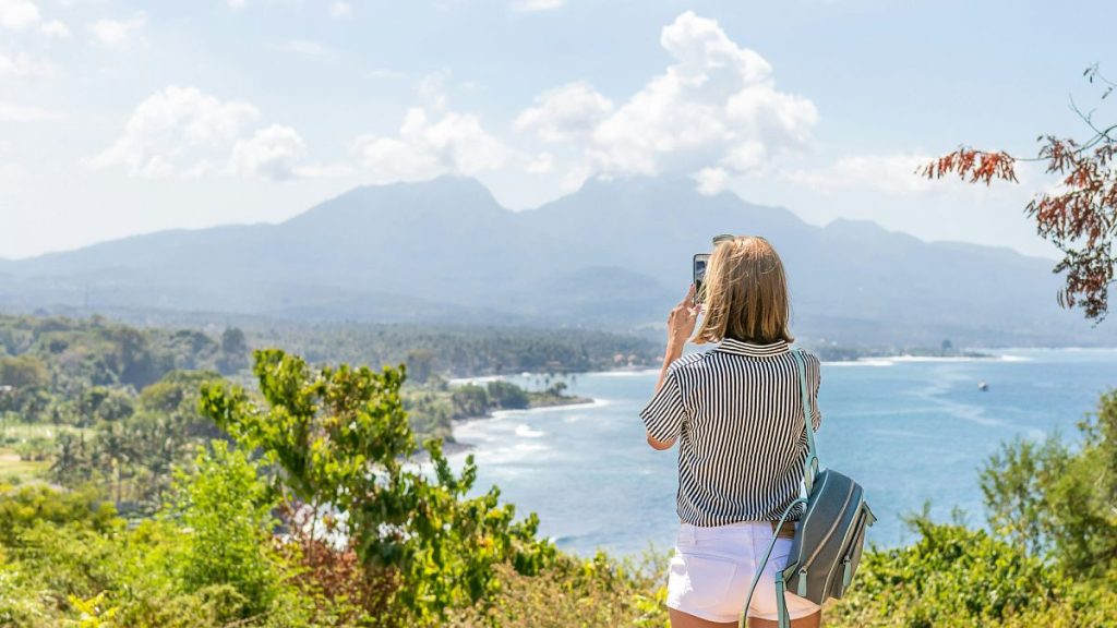 Solo travellers can find themselves paying over €2,000 more for their holiday package, but more travel agents are now catering for single adventurers.